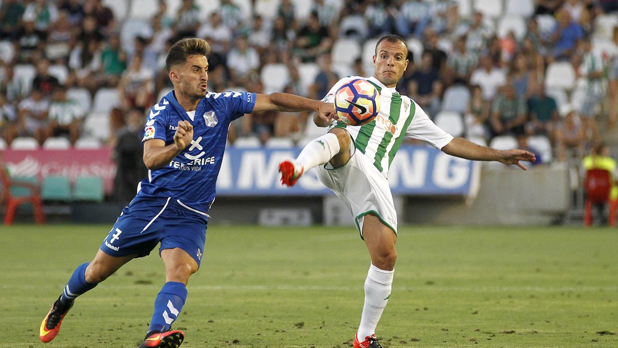 Juli durante su debut con el Córdoba frente al Tenerife