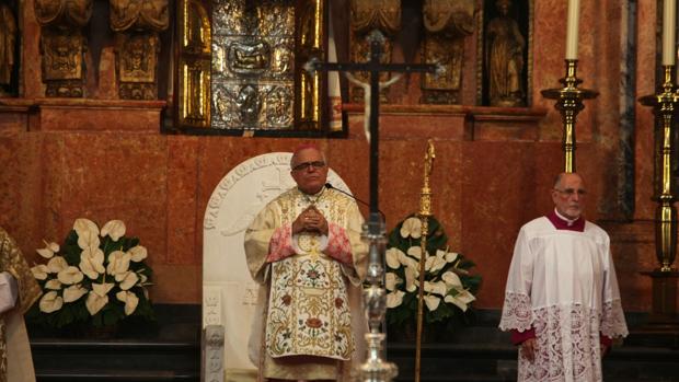 El obispo destaca el valor de la Eucaristía y el papel de Cáritas con los pobres de Córdoba