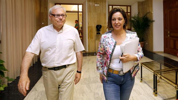 Emilio Aumente junto a la alcaldesa de Córdoba isabel Ambrosio