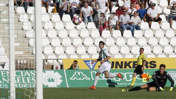 Guille Donoso, anotando su gol ante el Levante