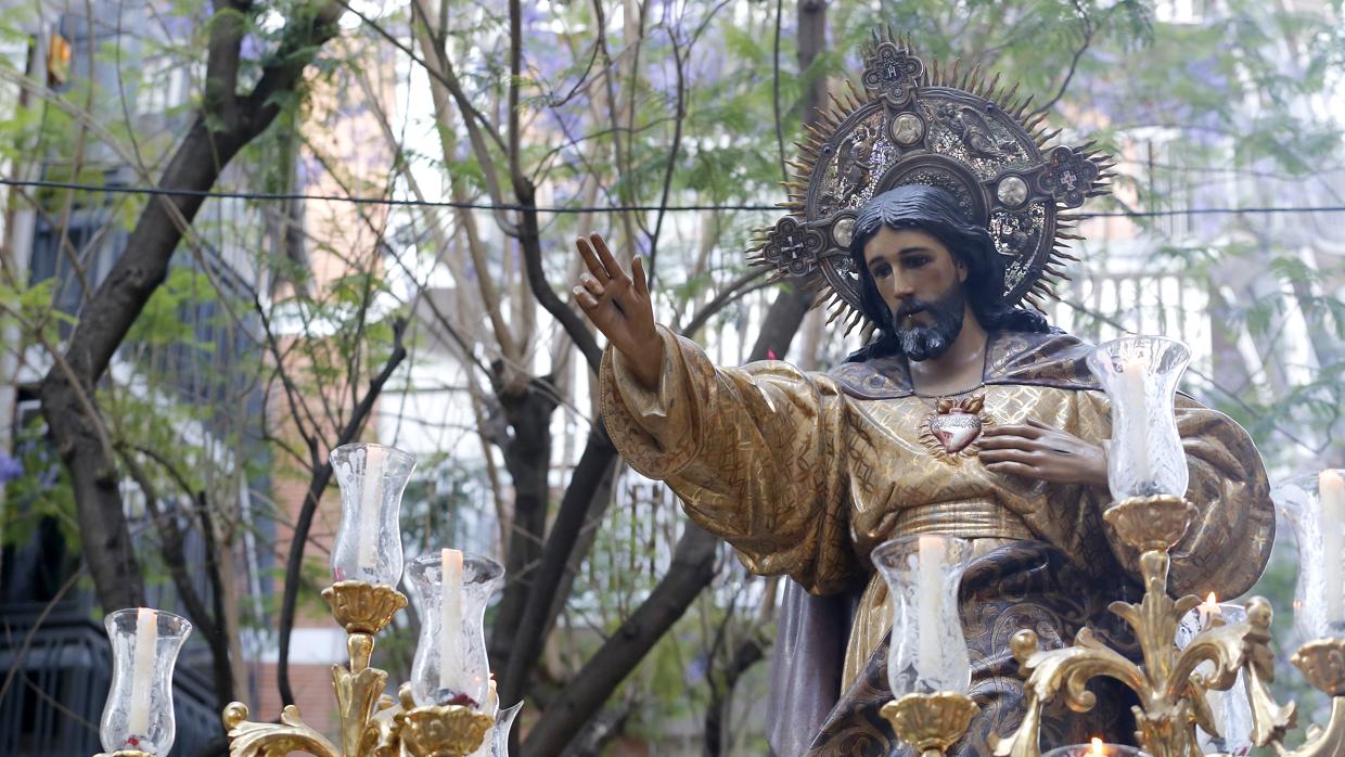 El Sagrado Corazón, durante su procesión