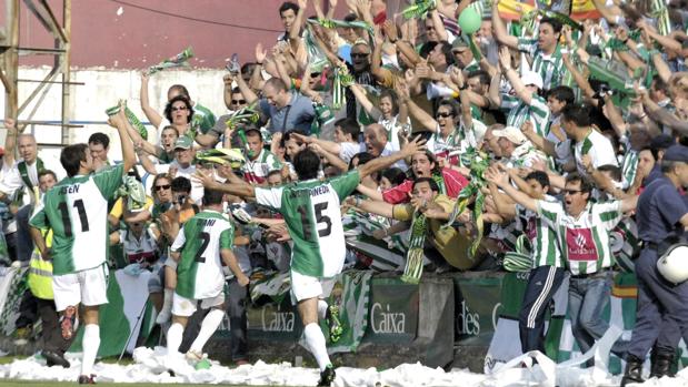 San Juan, la fiesta del décimo aniversario del ascenso del Córdoba CF en Huesca