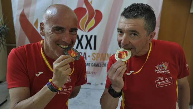 Ganadores de la medalla de Plata José Luis Mauri y medalla de Oro Paco Navarro en la modalidad de pádel