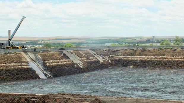 La Junta no avisó a la CHG del vertido al río hasta el día siguiente