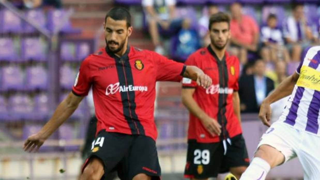 Álex Vallejo durante un partido ante el Real Valladolid