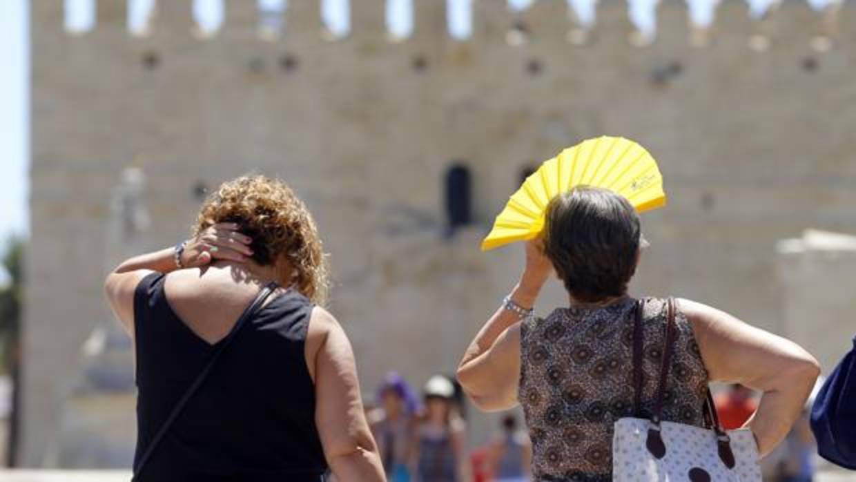 Turistas en el Puente Romano el pasado agosto