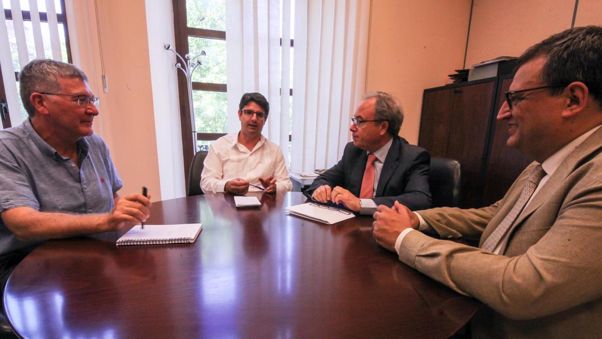 Pedro García junto a Antonio Díaz en la reunión de este lunes en Urbanismo