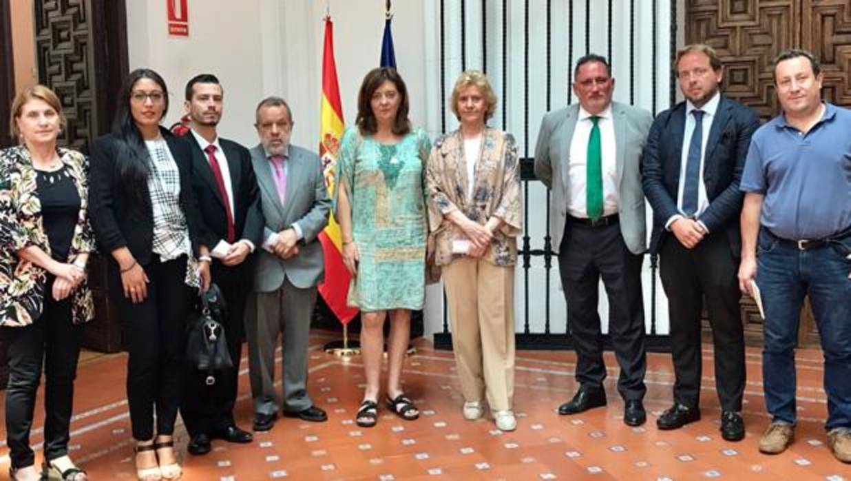 Soledad Becerril, hoy con miembros de las plataformas andaluza, aragonesa y asturiana