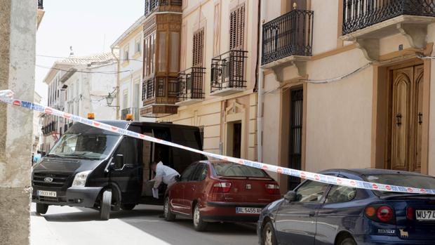Mata a su mujer con un hacha y luego se suicida en un pueblo de Granada