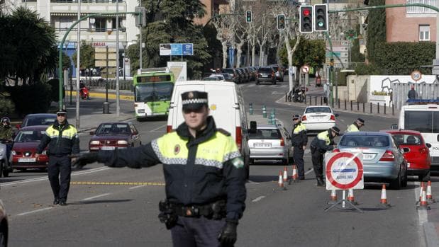 Control de la Policía Local de Córdoba al pie del Brillante