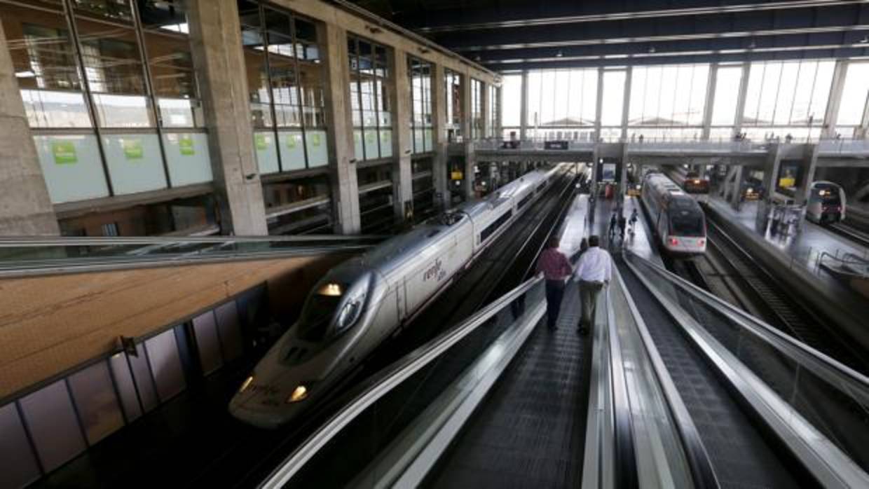 Un tren AVE en la estación de Córdoba