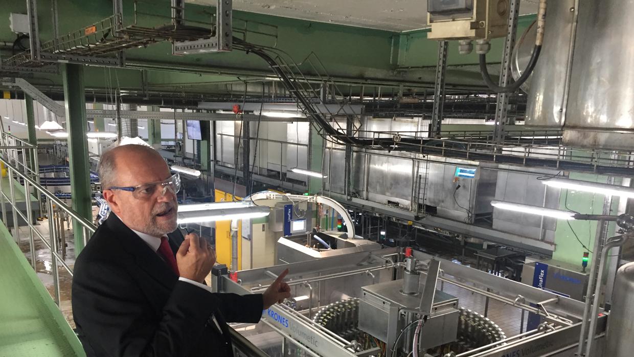 El director del centro de producción de Mahou San Miguel en Málaga, José Manuel Huesa, en la factoría