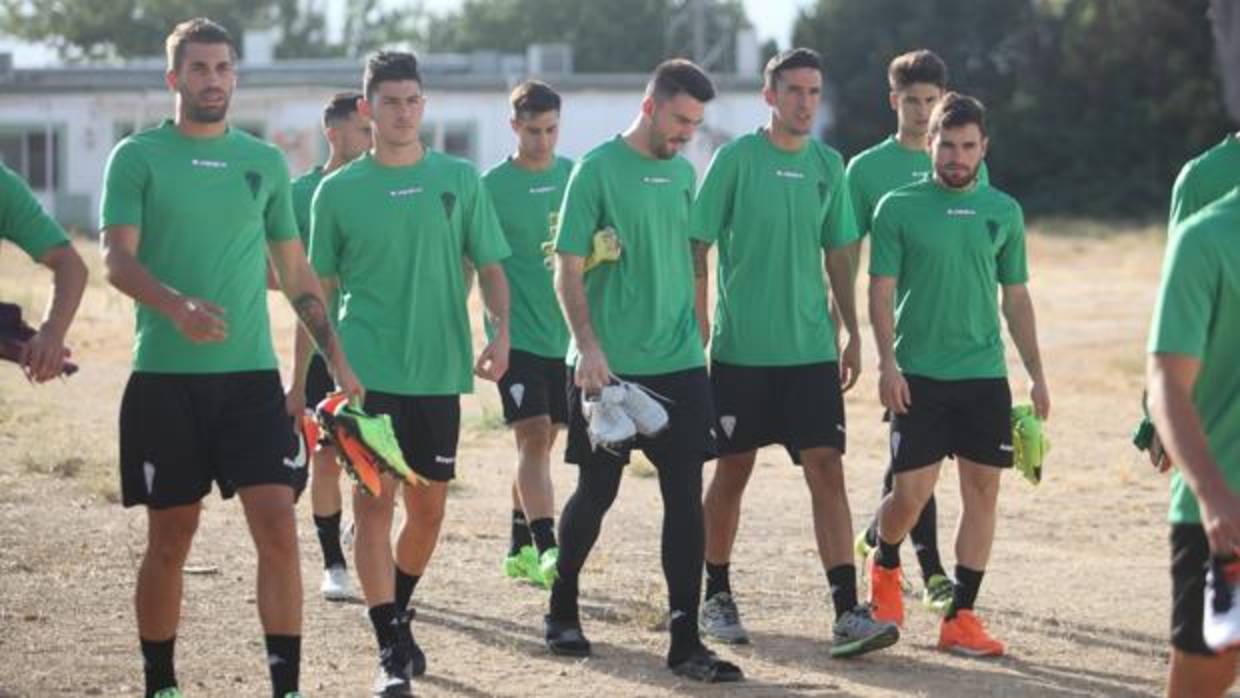 Marc Vito, rodeado de compañeros en el primer día de entrenamientos