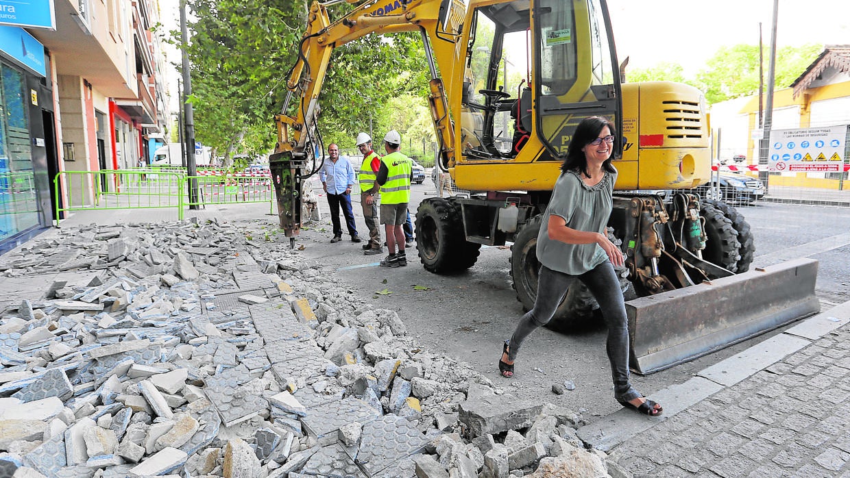 Amparo Pernichi en una visita a una de las obras el año pasado