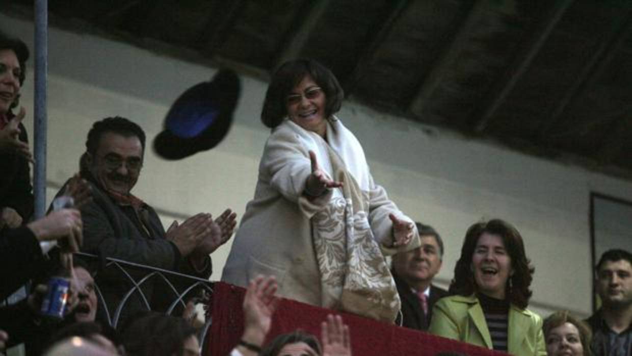 Carmen Calvo, en una corrida de toros en su Cabra natal