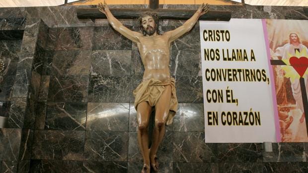 El Santísimo Cristo de las Lágrimas, en su altar de la parroquia del Parque Figueroa