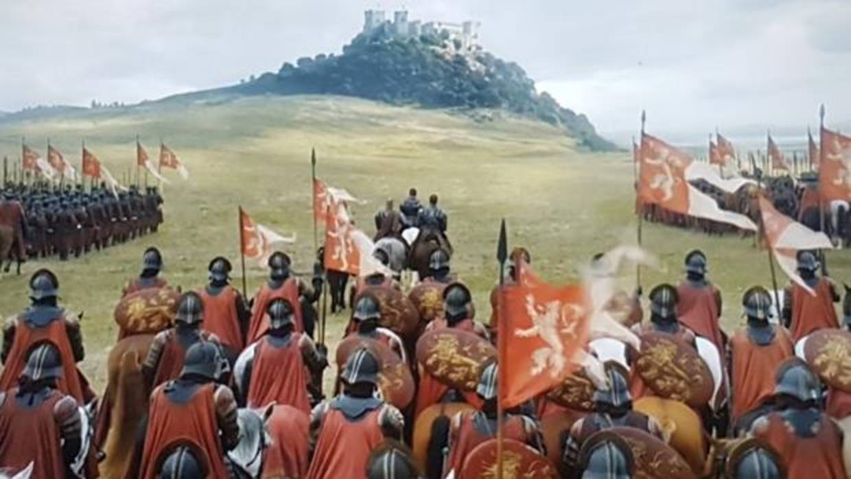 Fotograma del Castillo de Almodóvar en el tercer episodio de la serie