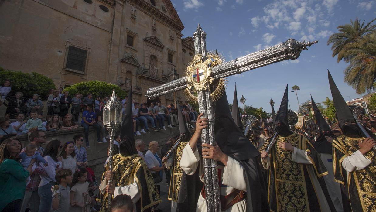 Cruz de guía de la hermandad del Cristo de Gracia