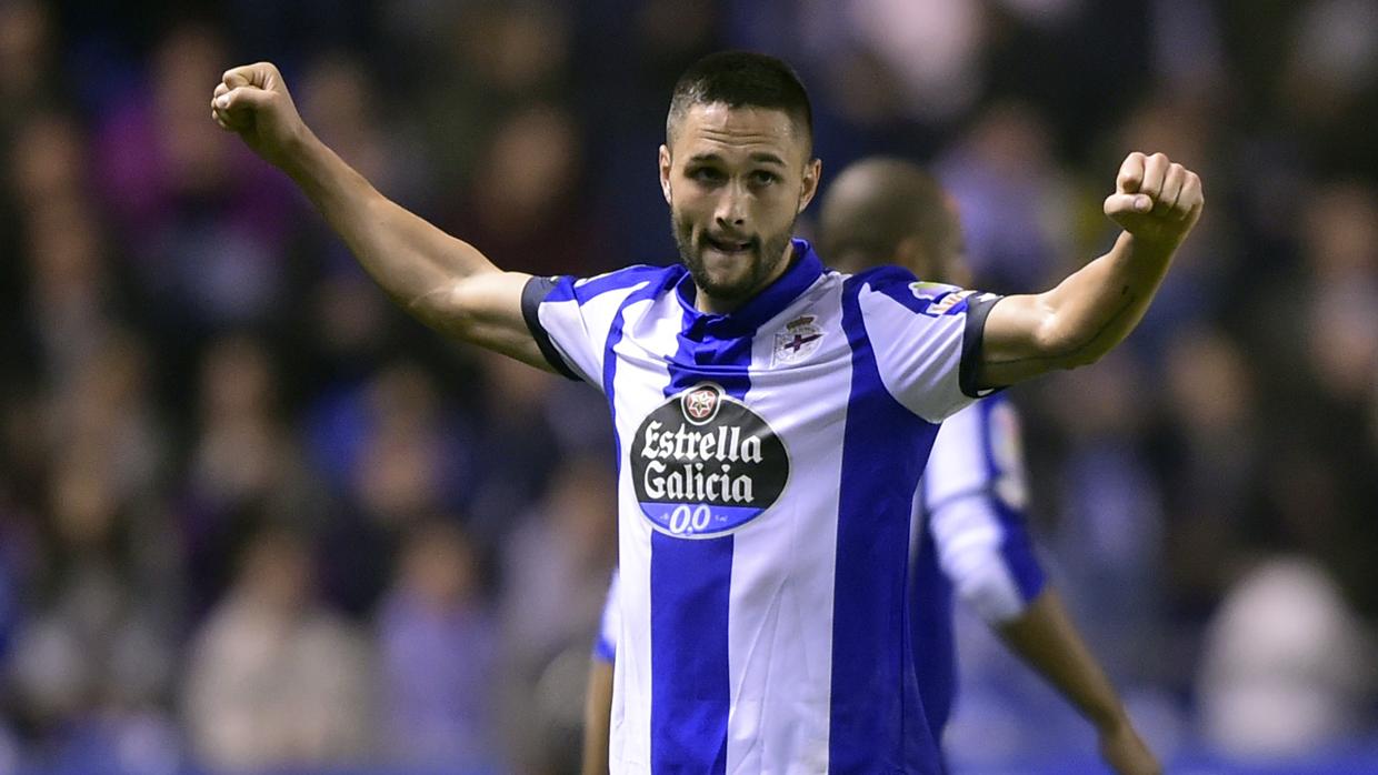 El ex del Córdoba CF Florin Andone celebra un gol con la camiseta del Deportivo