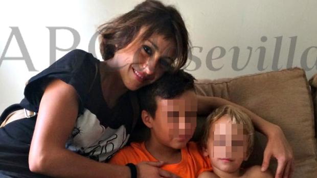 La primera foto de Juana Rivas con sus hijos, publicada en exclusiva por ABC de Sevilla