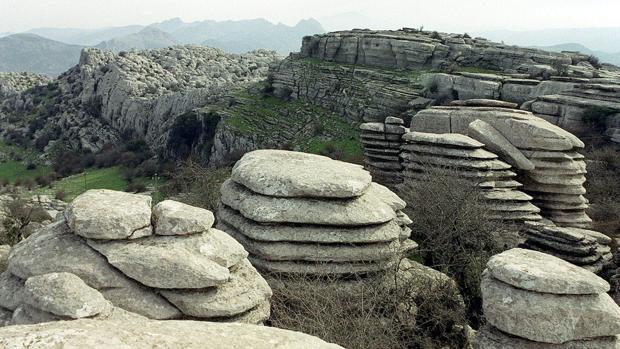 Detenidos cuatro turistas por realizar pintadas en el Torcal de Antequera