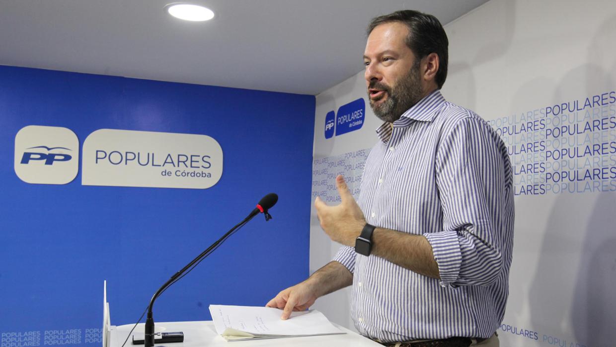 El presidente del PP de Córdoba, Adolfo Molina, Durante la rueda de prensa celebrada en su sede