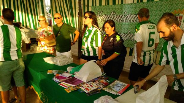 Éxito en la recogida de material escolar de la Esperanza de Córdoba