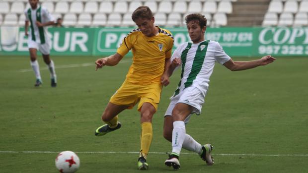 El Córdoba B consigue su primer punto de la temporada tras empatar ante el Marbella FC