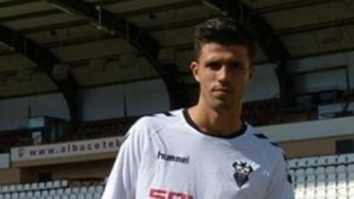 Hernández, con la camiseta del Albacete