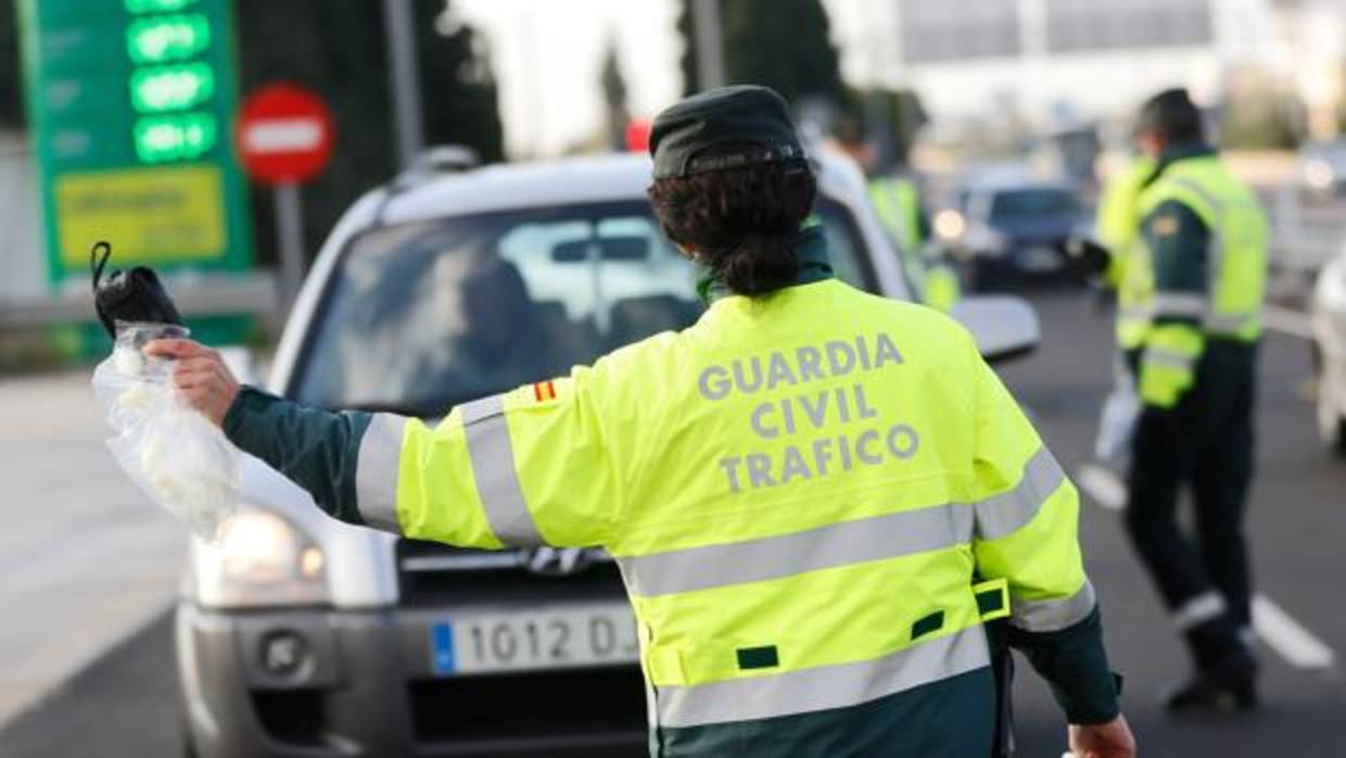 Control de alcoholemia realizado por la Guardia Civil de Tráfico