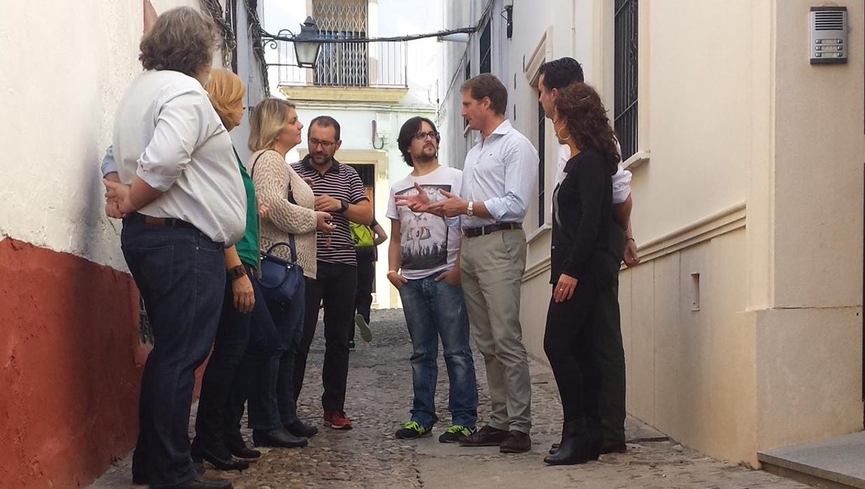 El edil del PP, José Luis Moreno, durante su visita a la zona de la Axerquía Norte