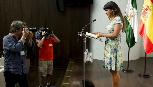 IU y Podemos critican que la Junta pida más fondos mientras pacta con Ciudadanos rebajar los impuestos