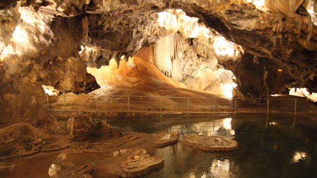 La Gruta de las Maravillas, primer Lugar de Interés Turístico de Andalucía