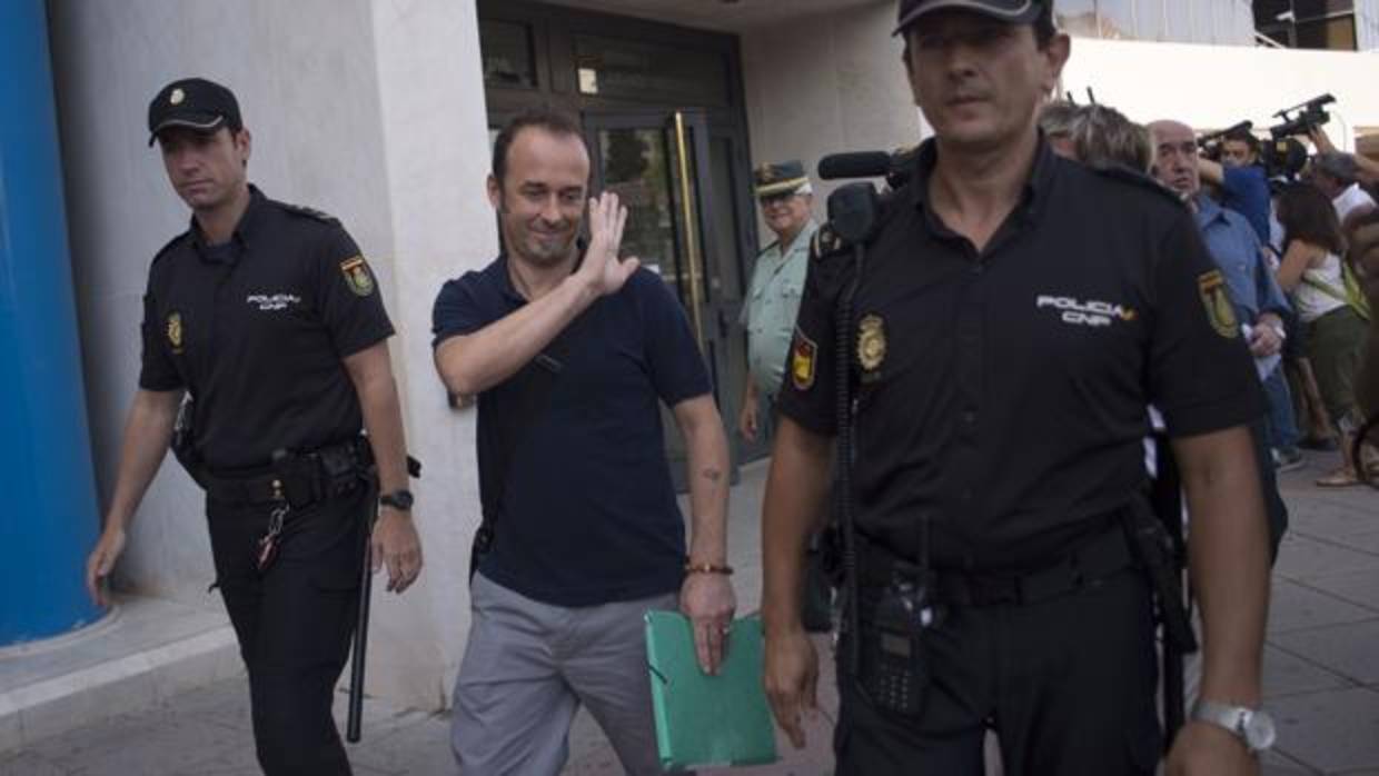Francesco Arcuri, ex pareja de Juana Rivas, a su llegada a los juzgados de Granada este agosto