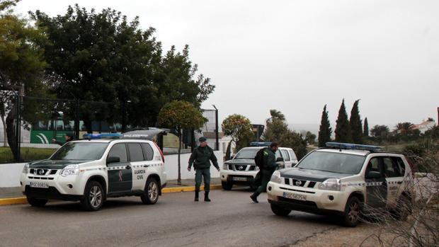 Cuatro detenidos por robar una tragaperras y una máquina de tabaco en un bar de Belmez