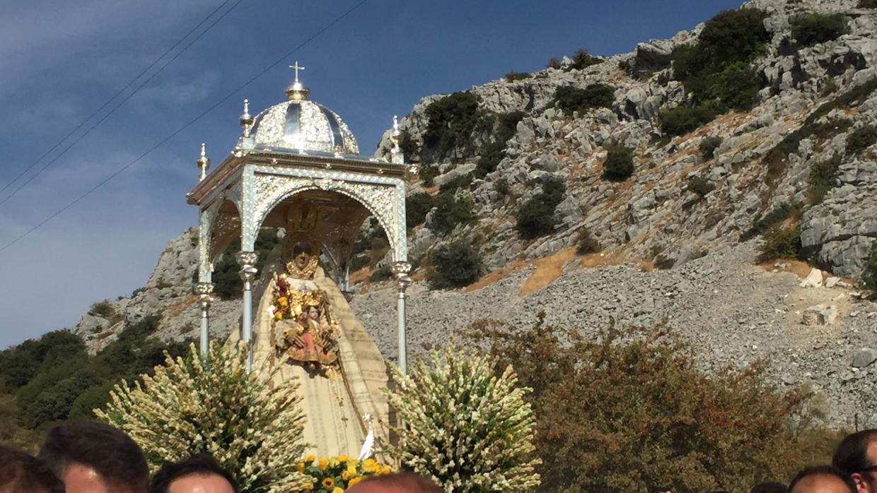 La Virgen de la Sierra, durante su bajá