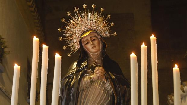 Unos cultos para la Dolorosa de la hermandad de la Caridad de Córdoba