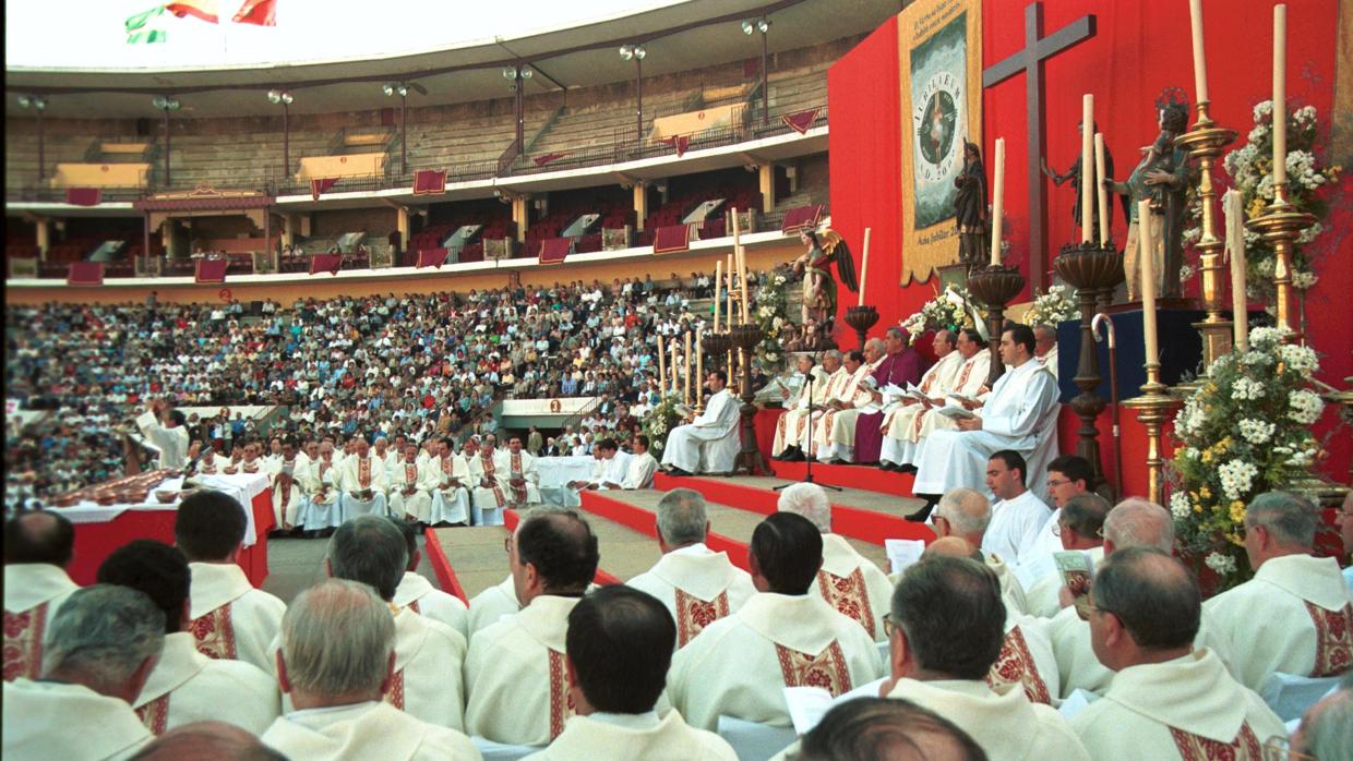 Eucaristía en la plaza de toros de Córdoba, con motivo del jubileo del 2000