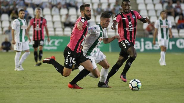 El Córdoba CF vence y convence ante el Tenerife