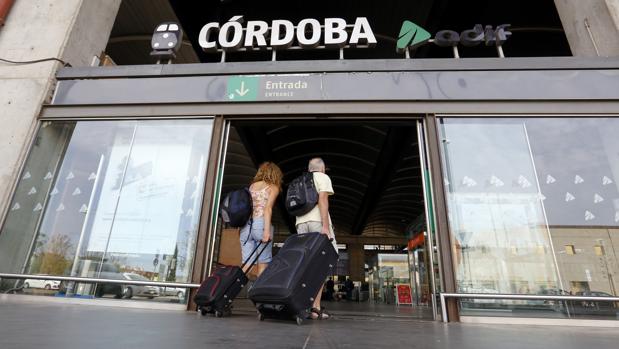 Renfe pone a la venta billetes de AVE a 25 euros para cualquier destino (también desde Córdoba)