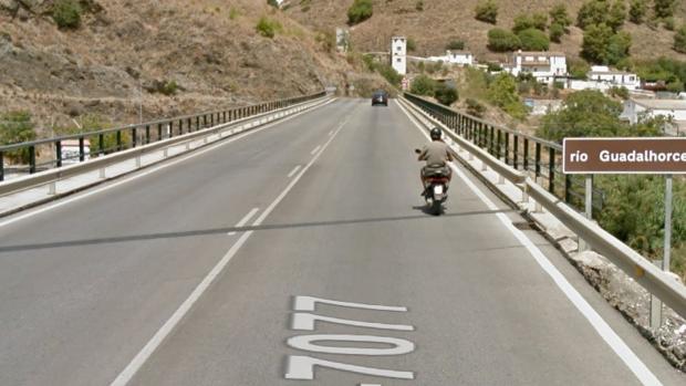 Muere un hombre de 35 años al volcar su coche en Álora (Málaga)