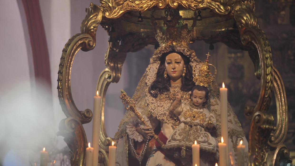 La Virgen del Socorro, en su templete