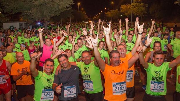 Unos 2.500 corredores inundan las calles de Córdoba el sábado por la noche en la «Night Running»