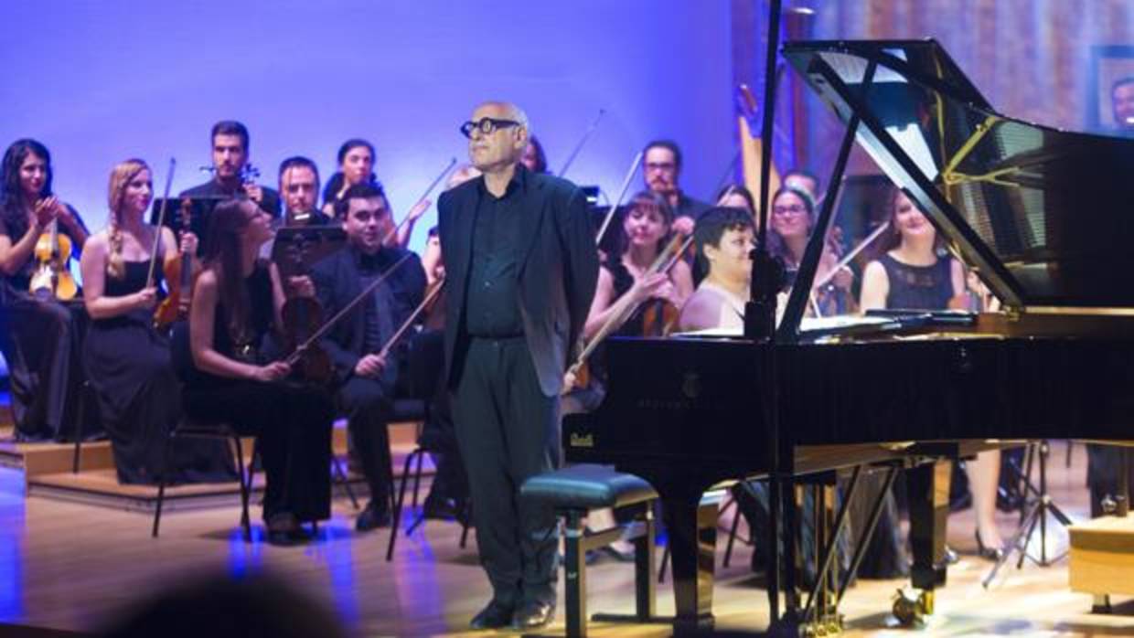 Michale Nyman, durante un concierto