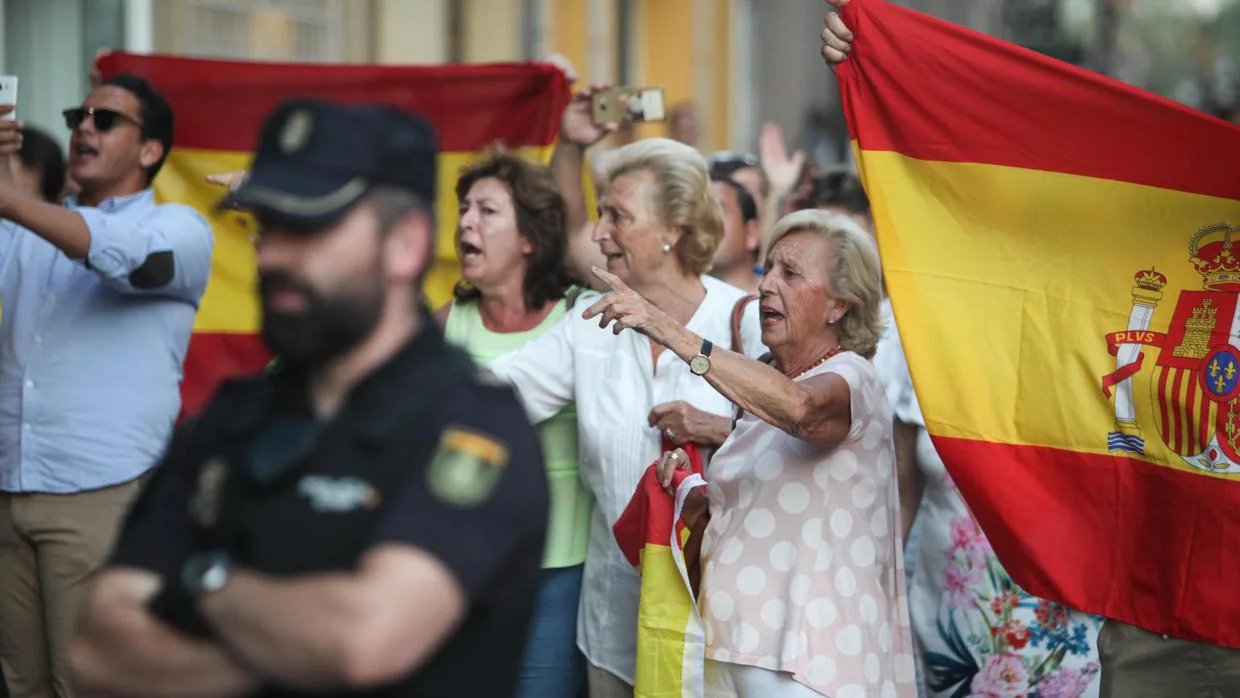 Concentración en Córdoba contra la represión policial en Cataluña