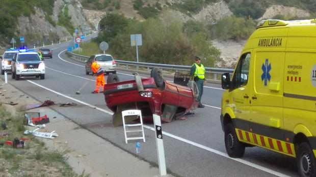 Agentes de Córdoba, desplazados a Cataluña por el 1-O, auxilian en un accidente en Lérida