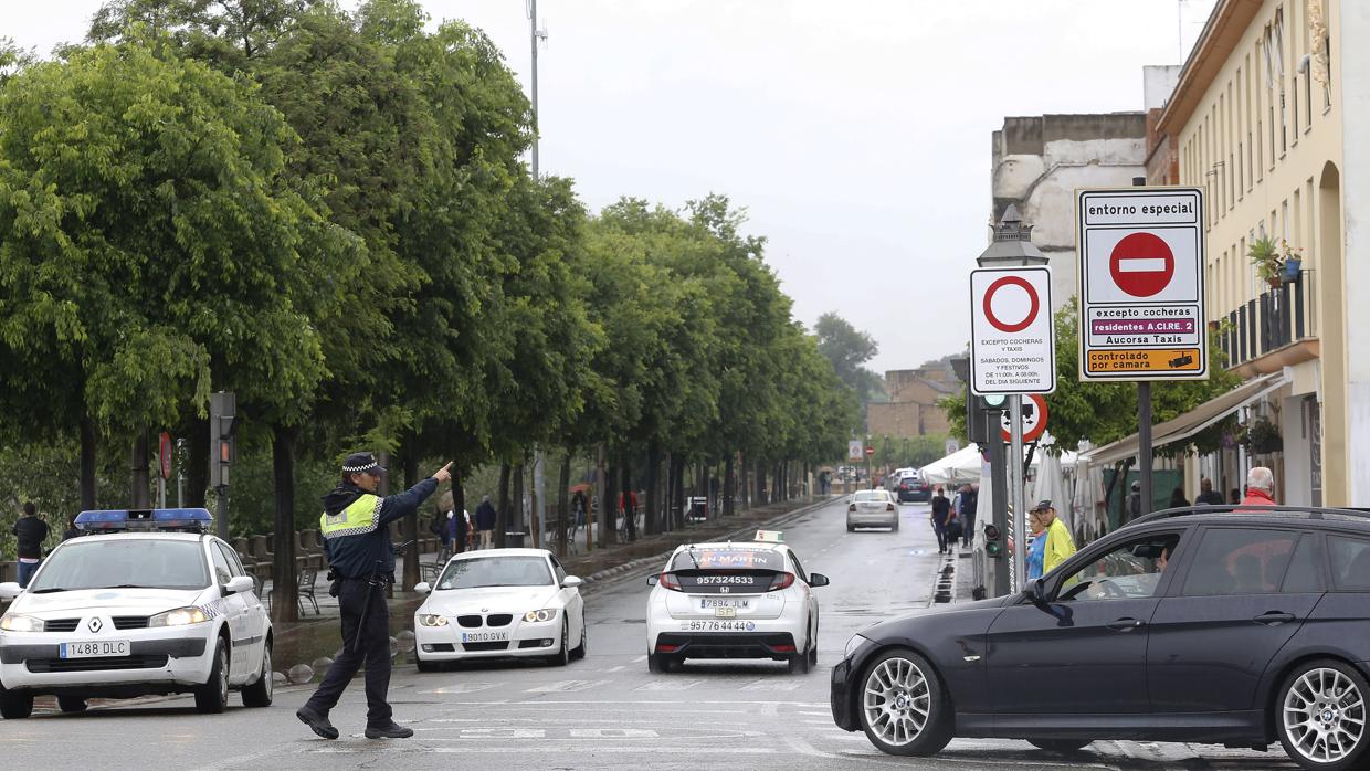 Vehículos por la Ronda de Isasa