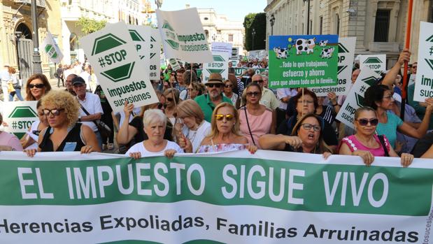 A la Junta de Andalucía no le salen sus cuentas del impuesto de sucesiones... en 2018