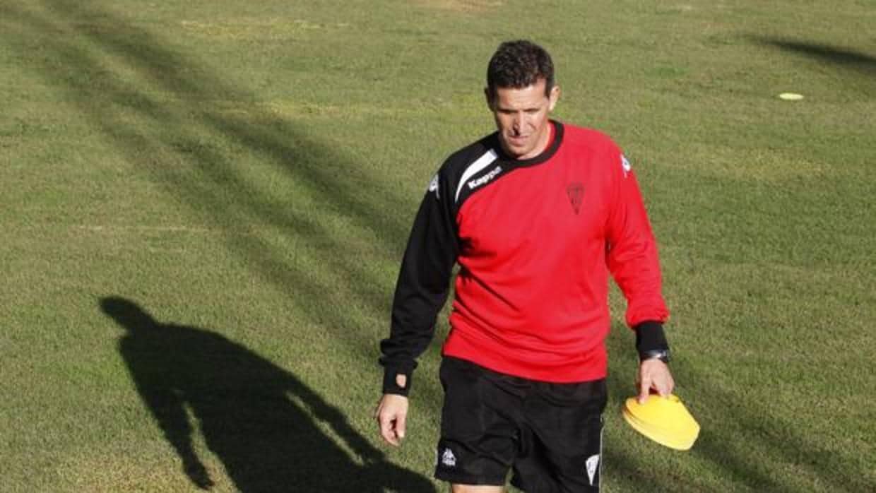 Juan Merino ya ejerce como entrenador del Córdoba en la Ciudad Deportiva