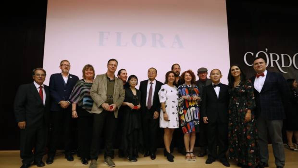 Foto de familia de los premiados en el certamen